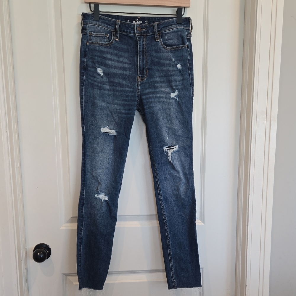 Hollister Ultra High Rise Super Skinny Distressed Jeans Size 7 SHORT